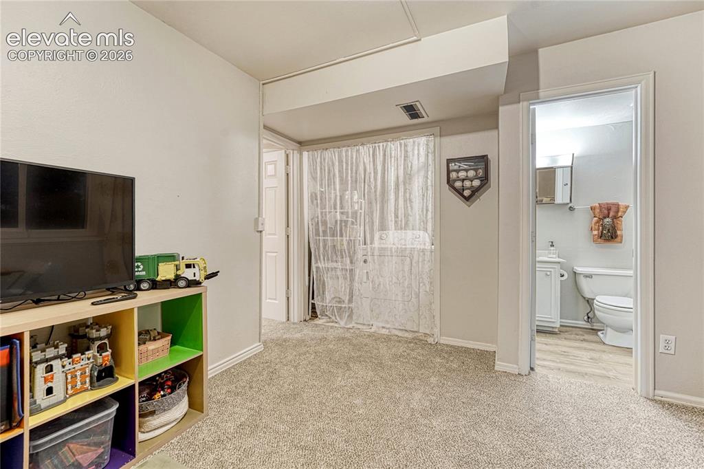 2045 Heathercrest Drive Colorado Springs CO 80915