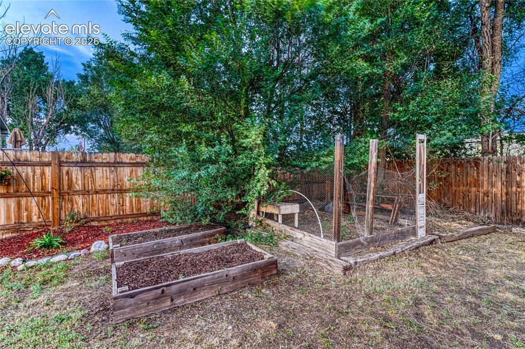 2045 Heathercrest Drive Colorado Springs CO 80915