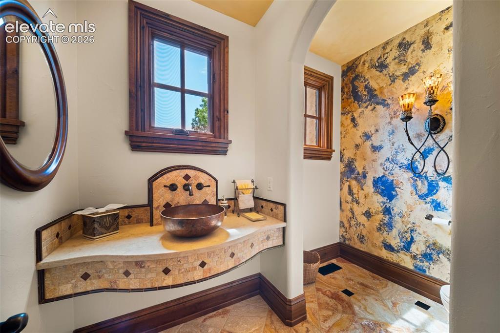22 Crossland Road Colorado Springs CO 80906