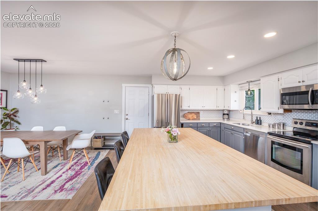 622 Pioneer Lane Colorado Springs CO 80904