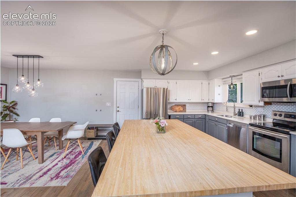 622 Pioneer Lane Colorado Springs CO 80904