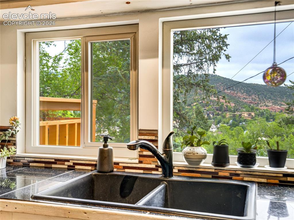 902 High Road Manitou Springs CO 80829