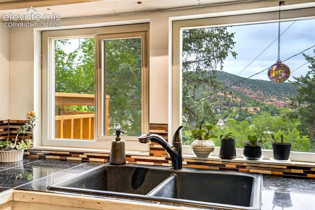 902 High Road Manitou Springs CO 80829