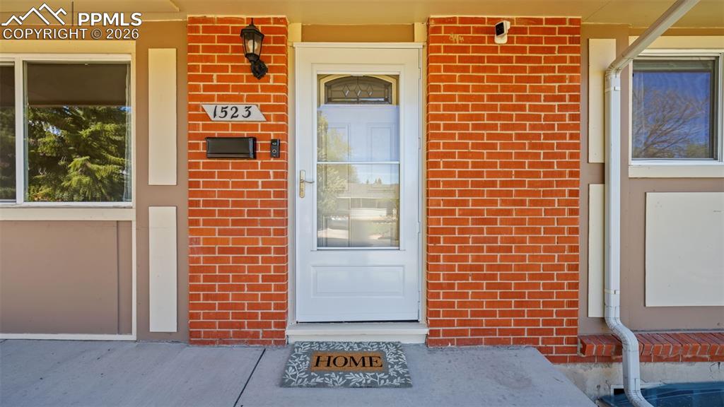 1523 Saratoga Drive Colorado Springs CO 80910