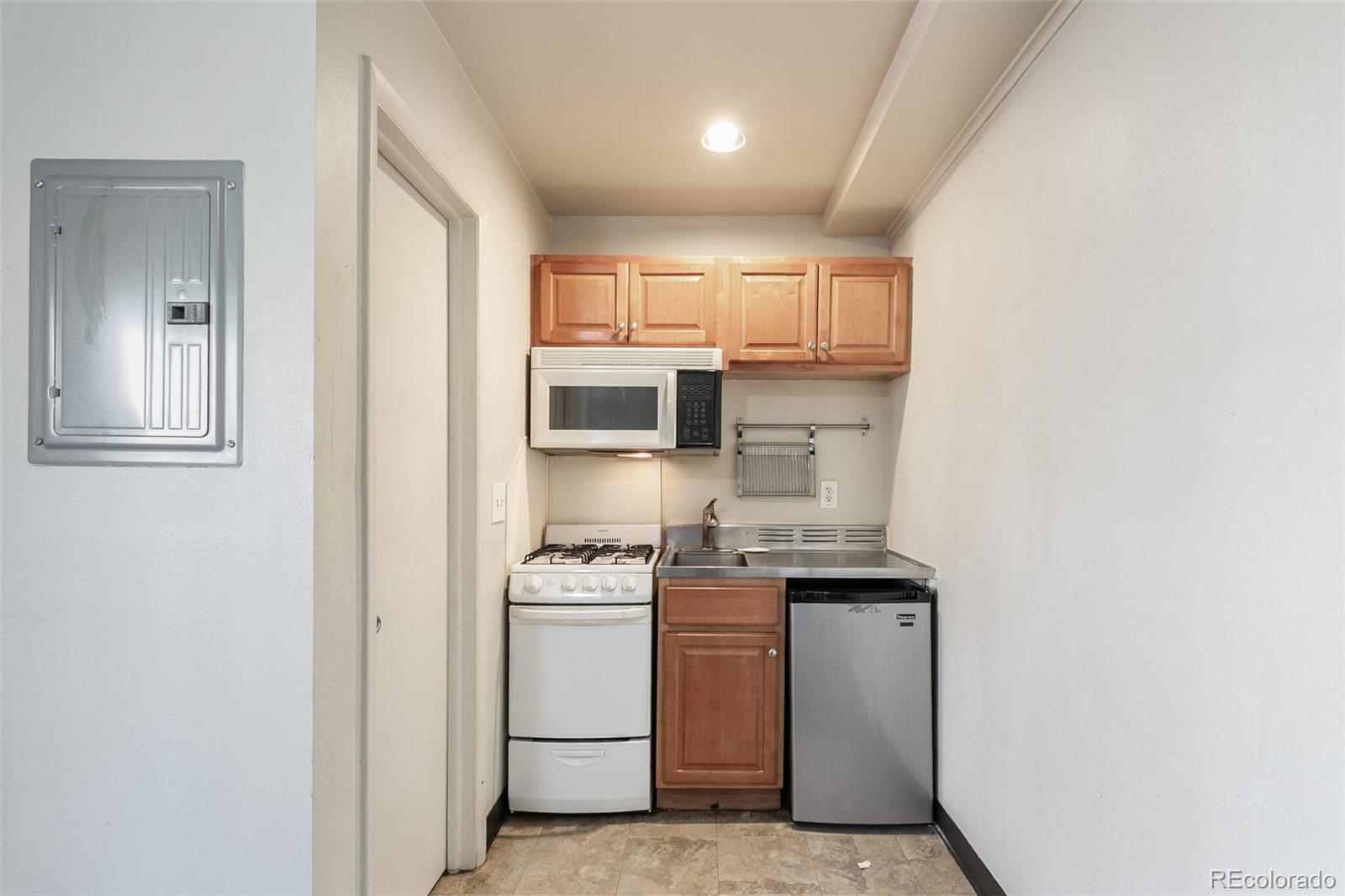 901 Jasmine Street Denver CO 80220