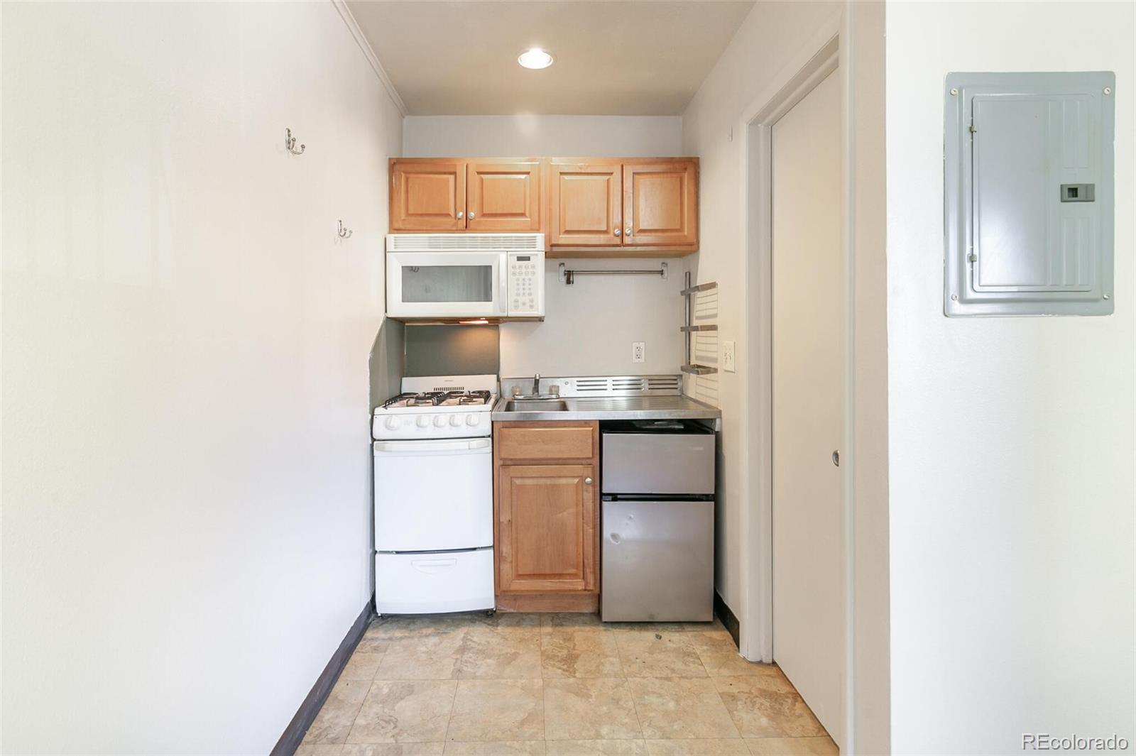 901 Jasmine Street Denver CO 80220