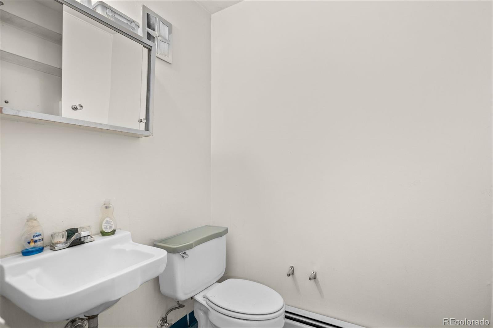 2162 S Jason Street Denver CO 80223