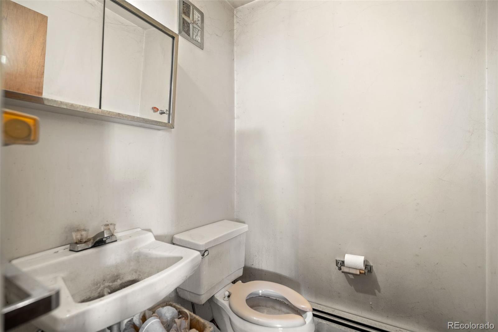 2162 S Jason Street Denver CO 80223