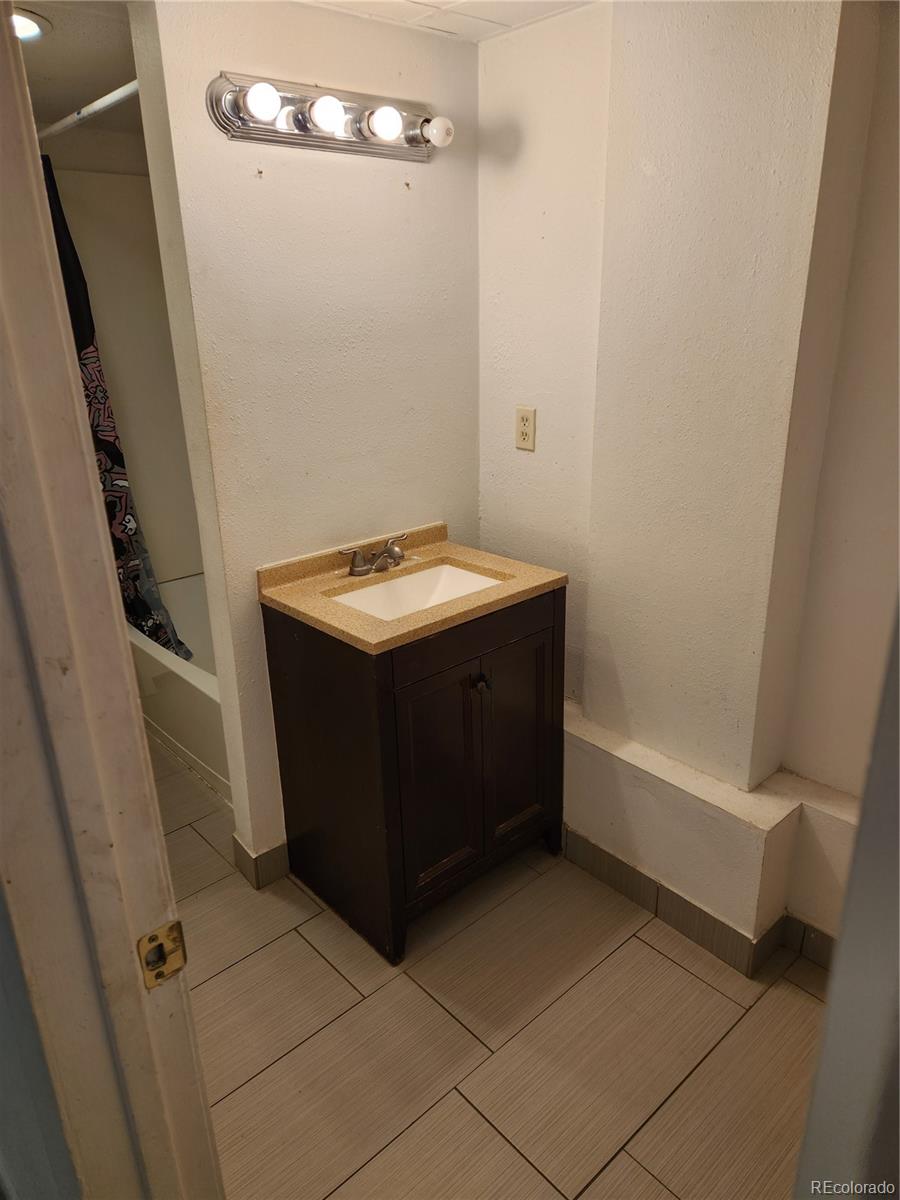 1837 W Mosier Place Denver CO 80223
