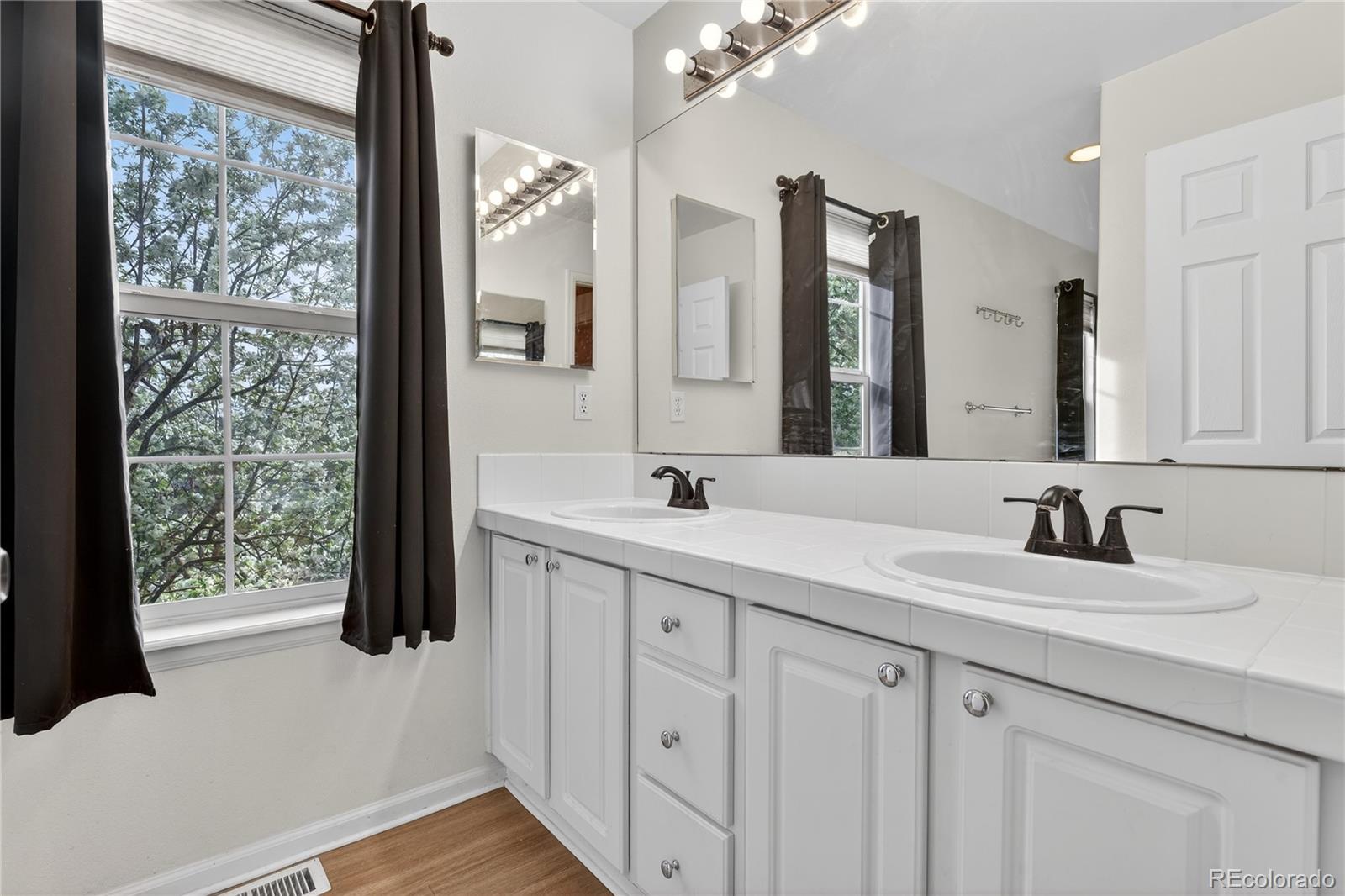 5555 E Briarwood Avenue Centennial CO 80122