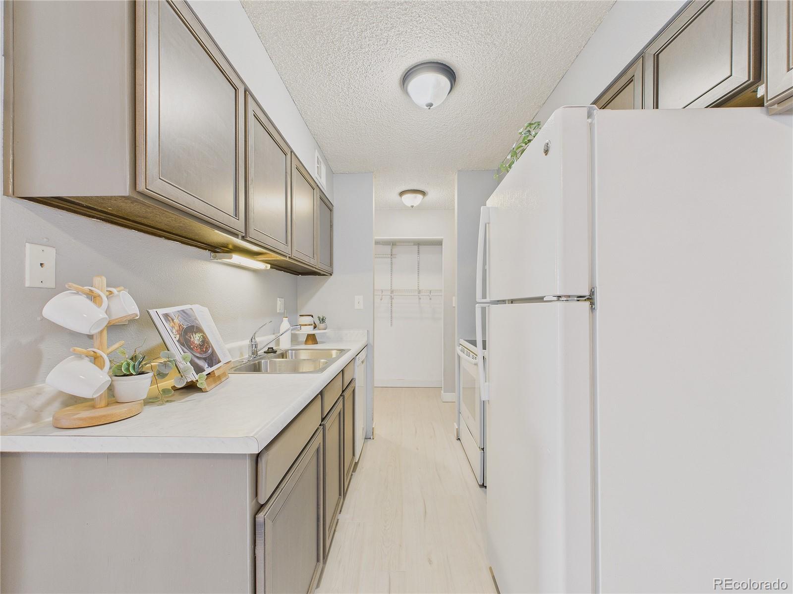 190 E Highline Circle Centennial CO 80122