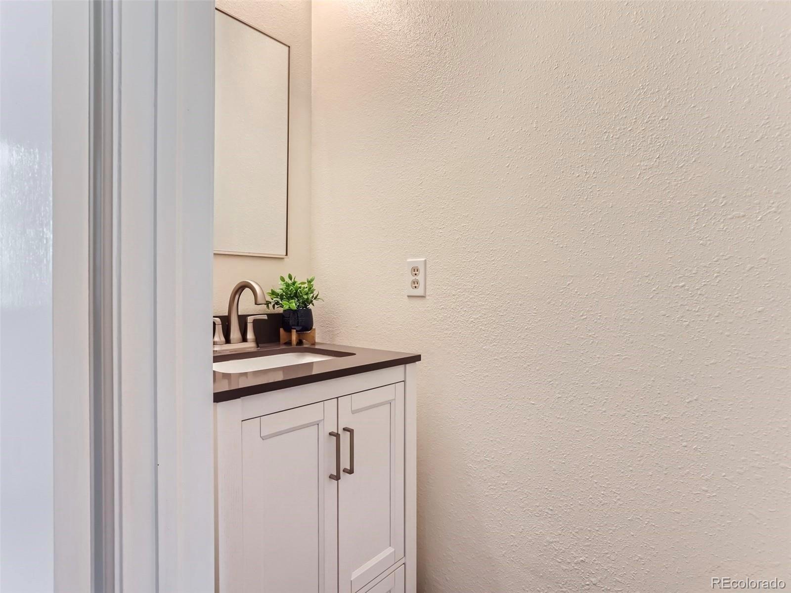1662 S Blackhawk Way Aurora CO 80012