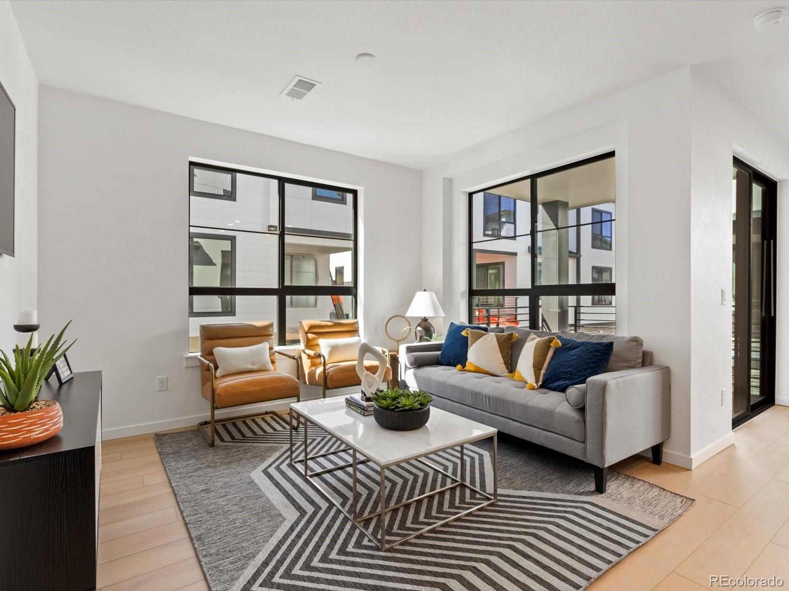 Denver CO, 2056 S Holly Street, Unit 1