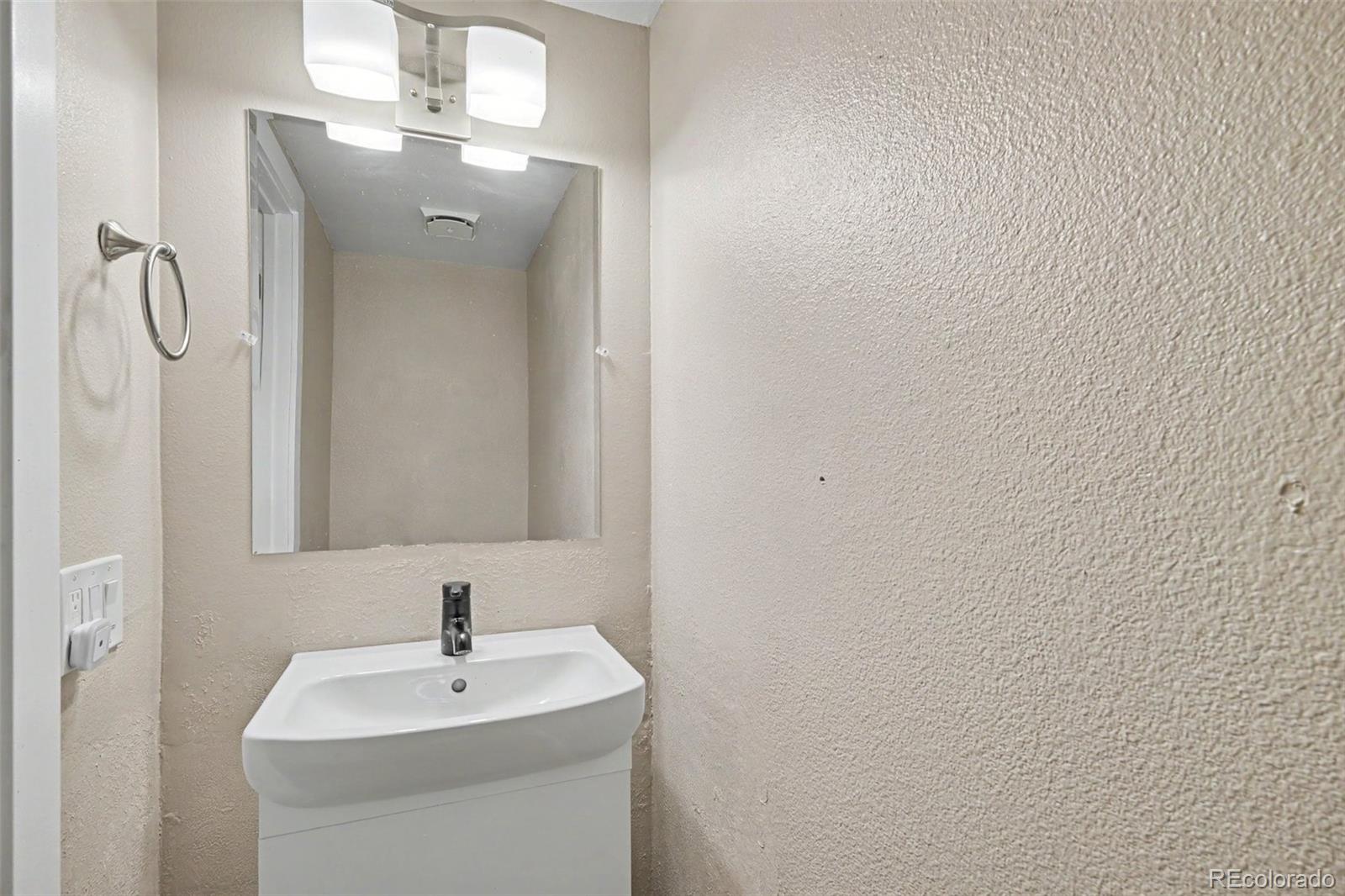 7995 E Mississippi Avenue Denver CO 80247