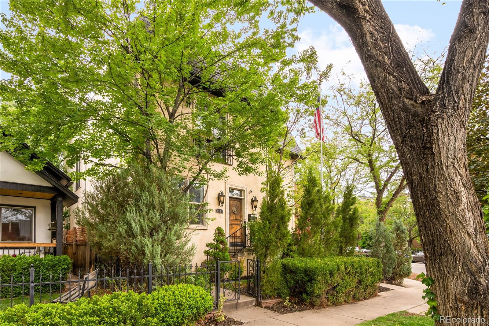 2527 Tremont Place Denver CO 80205