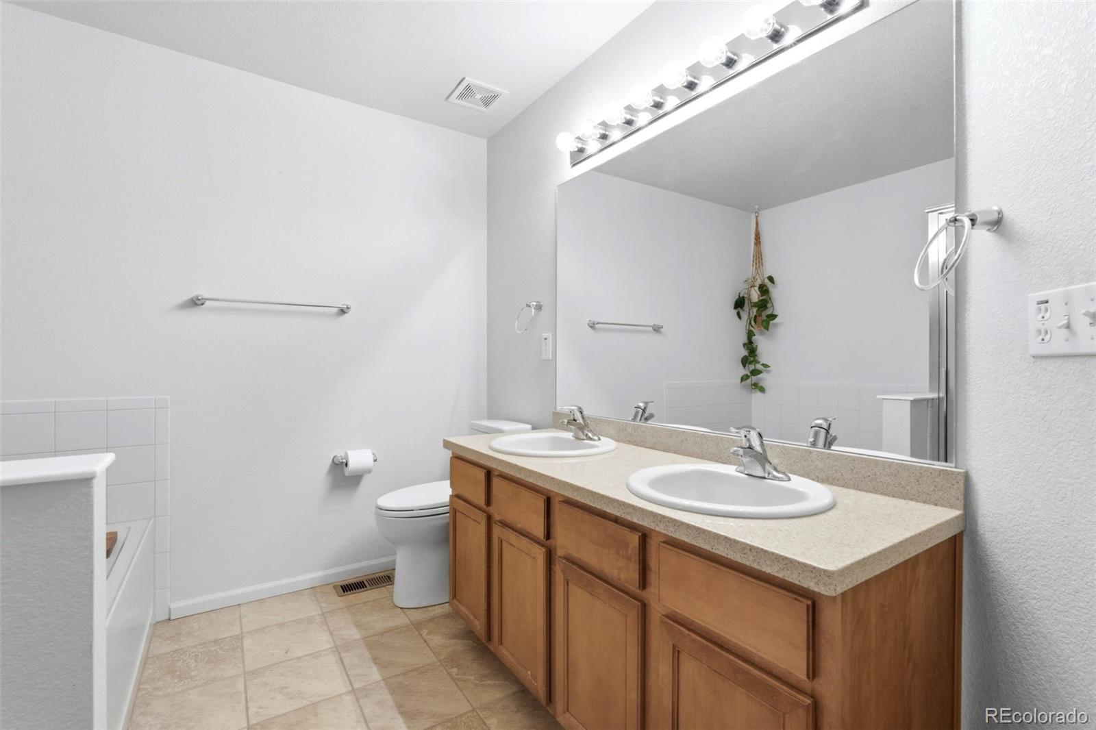 591 S Mobile Place Aurora CO 80017