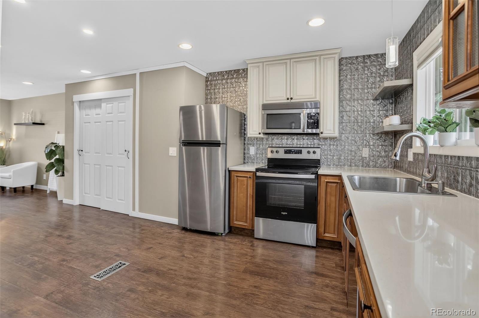 6870 S Broadway Centennial CO 80122