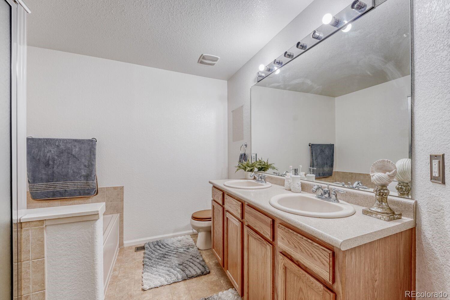 588 S Mobile Place Aurora CO 80017