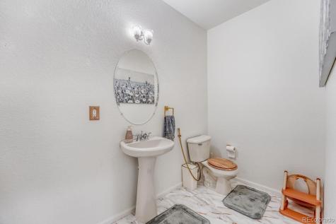 588 S Mobile Place Aurora CO 80017