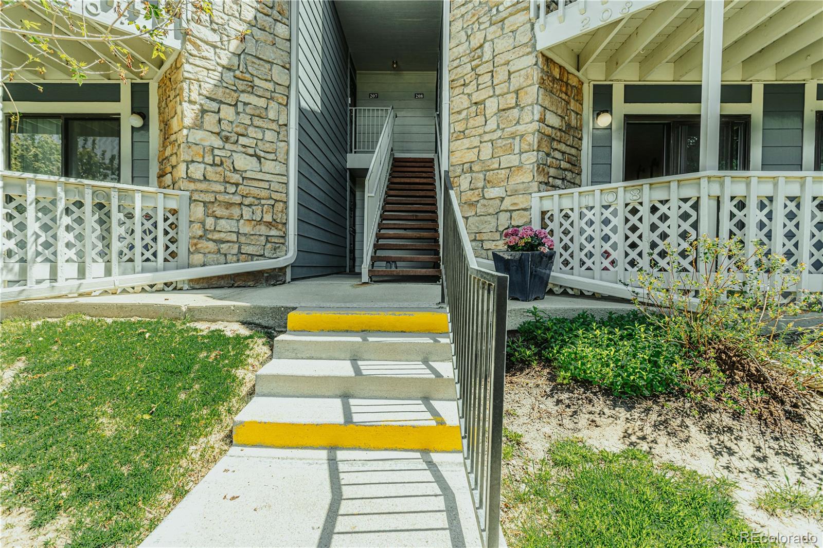 8335 Fairmount Drive Denver CO 80247