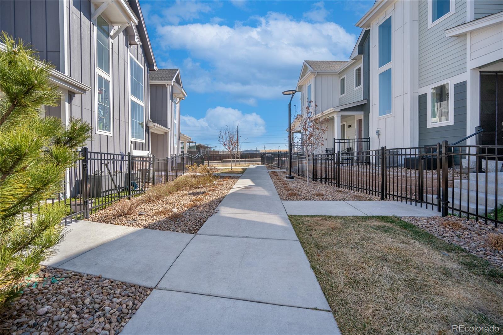 1828 S Poplar Court Denver CO 80224