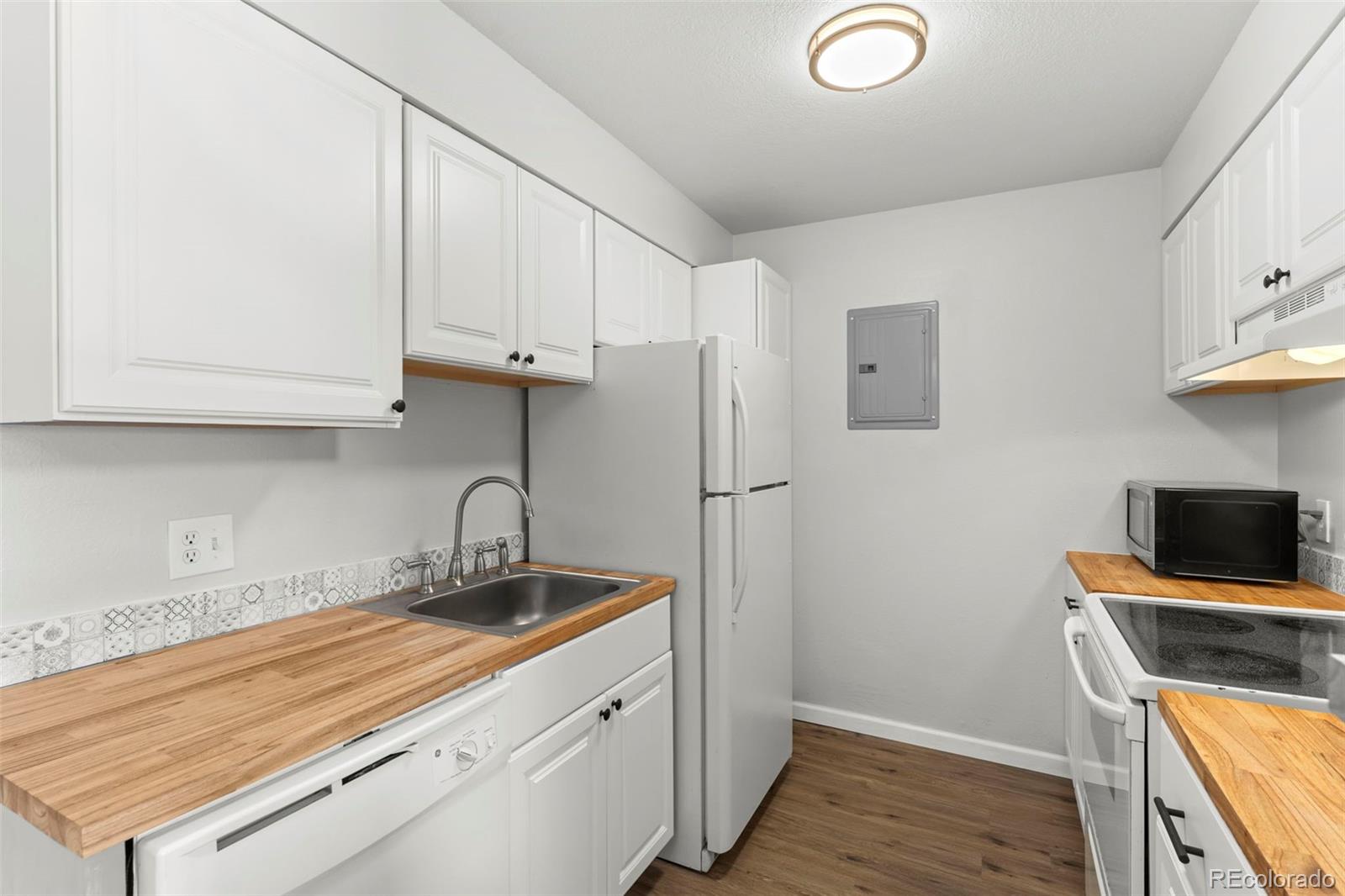 381 S Ames Street Lakewood CO 80226