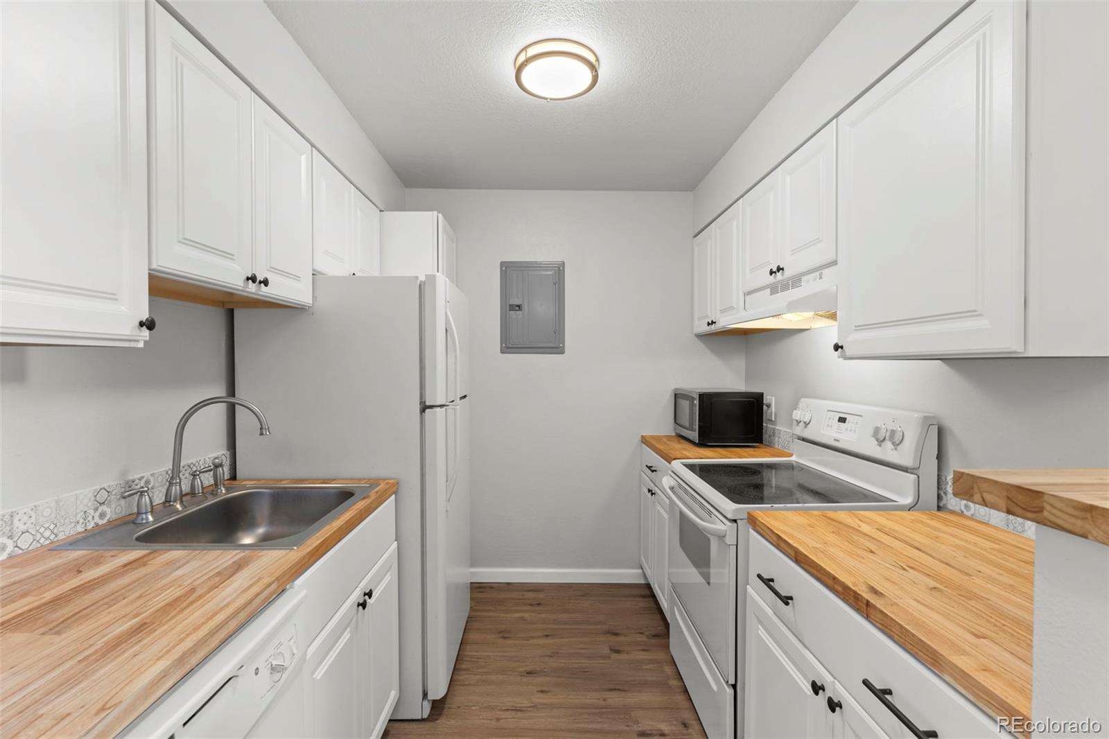 381 S Ames Street Lakewood CO 80226