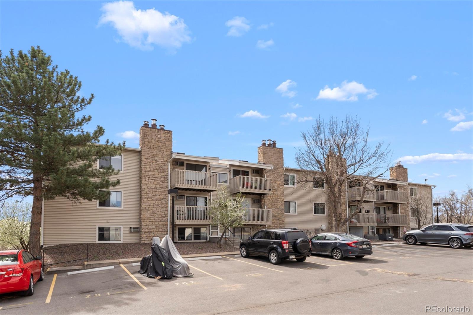 381 S Ames Street Lakewood CO 80226