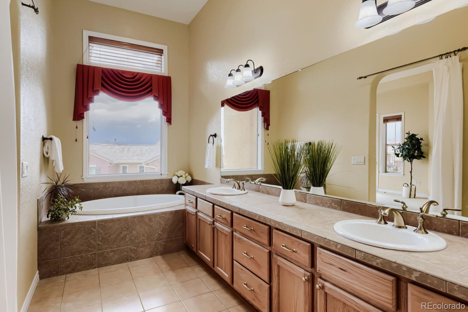 9421 Viaggio Way Highlands Ranch CO 80126