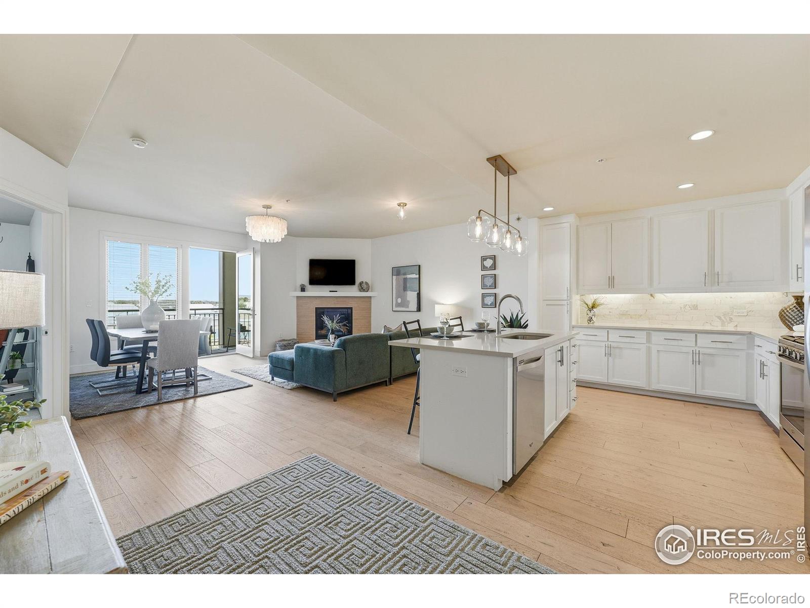 Boulder CO, 3401 Arapahoe Avenue, Unit 309