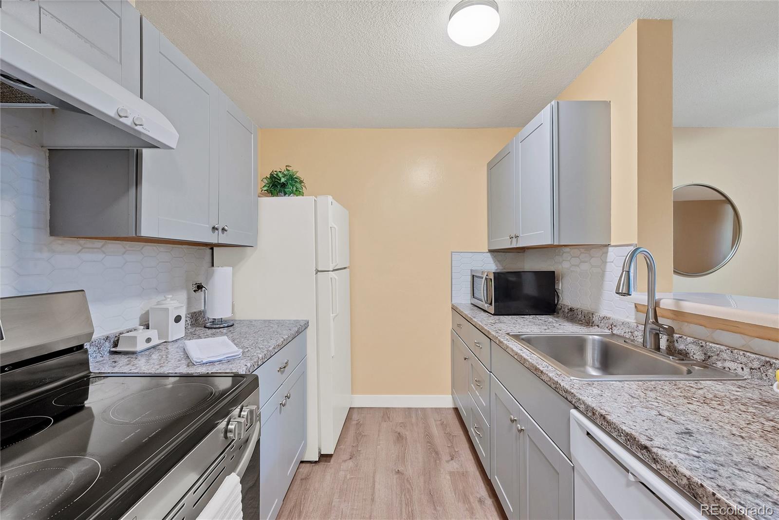 2281 S Vaughn Way Aurora CO 80014