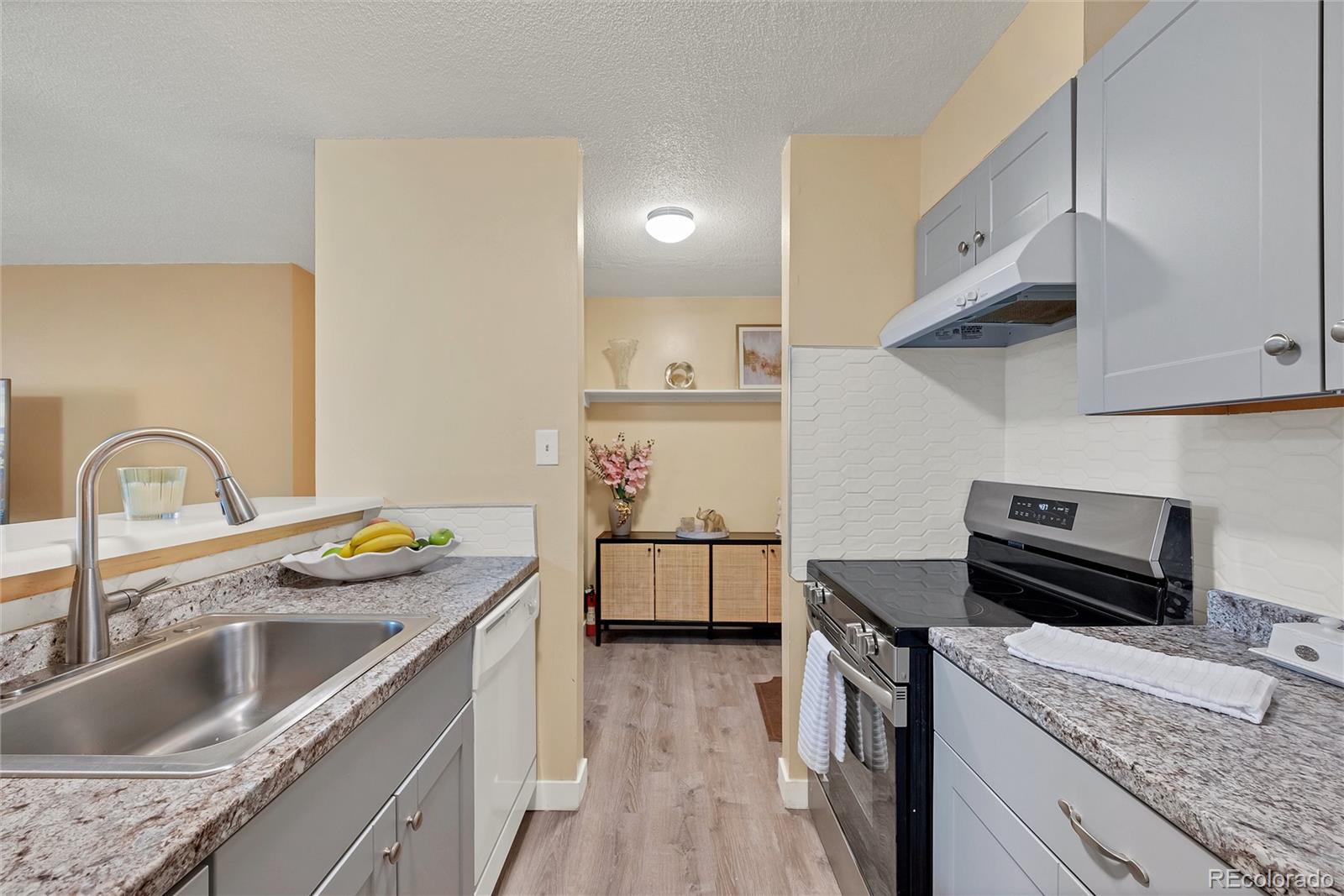 2281 S Vaughn Way Aurora CO 80014