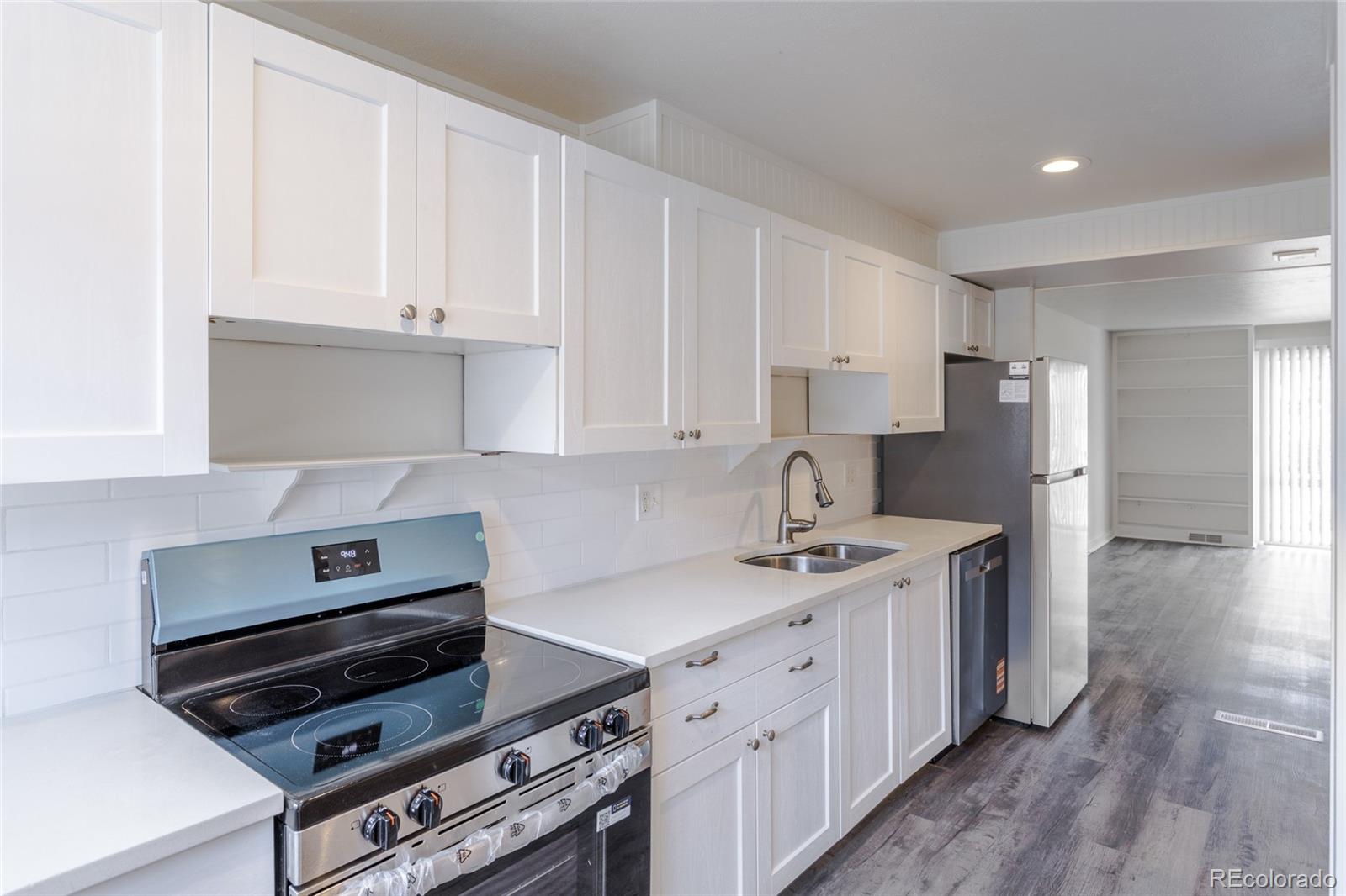 Denver CO, 1200 S Monaco Street Parkway, Unit 17