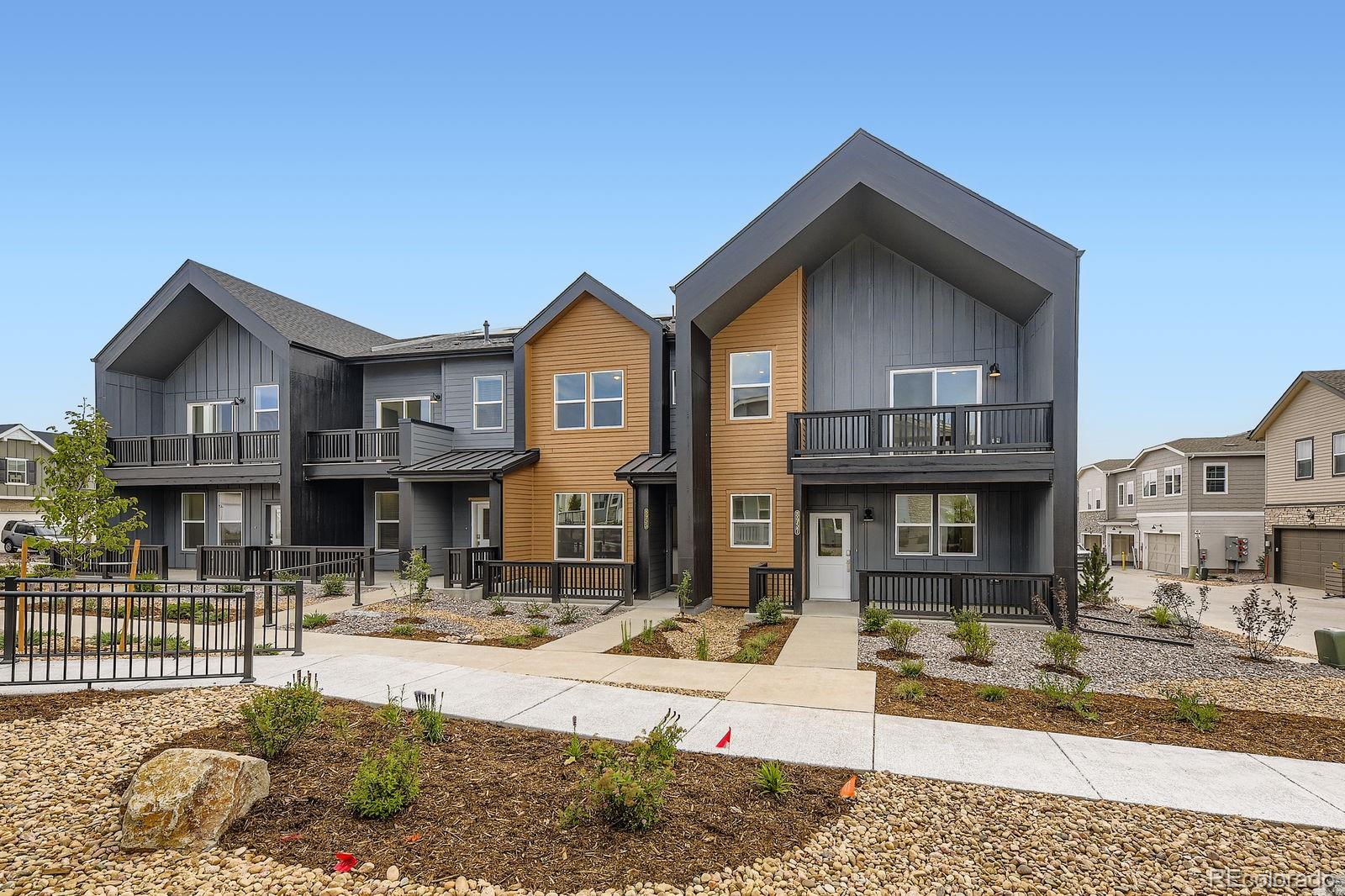 8957 Whiteclover Street Littleton CO 80125