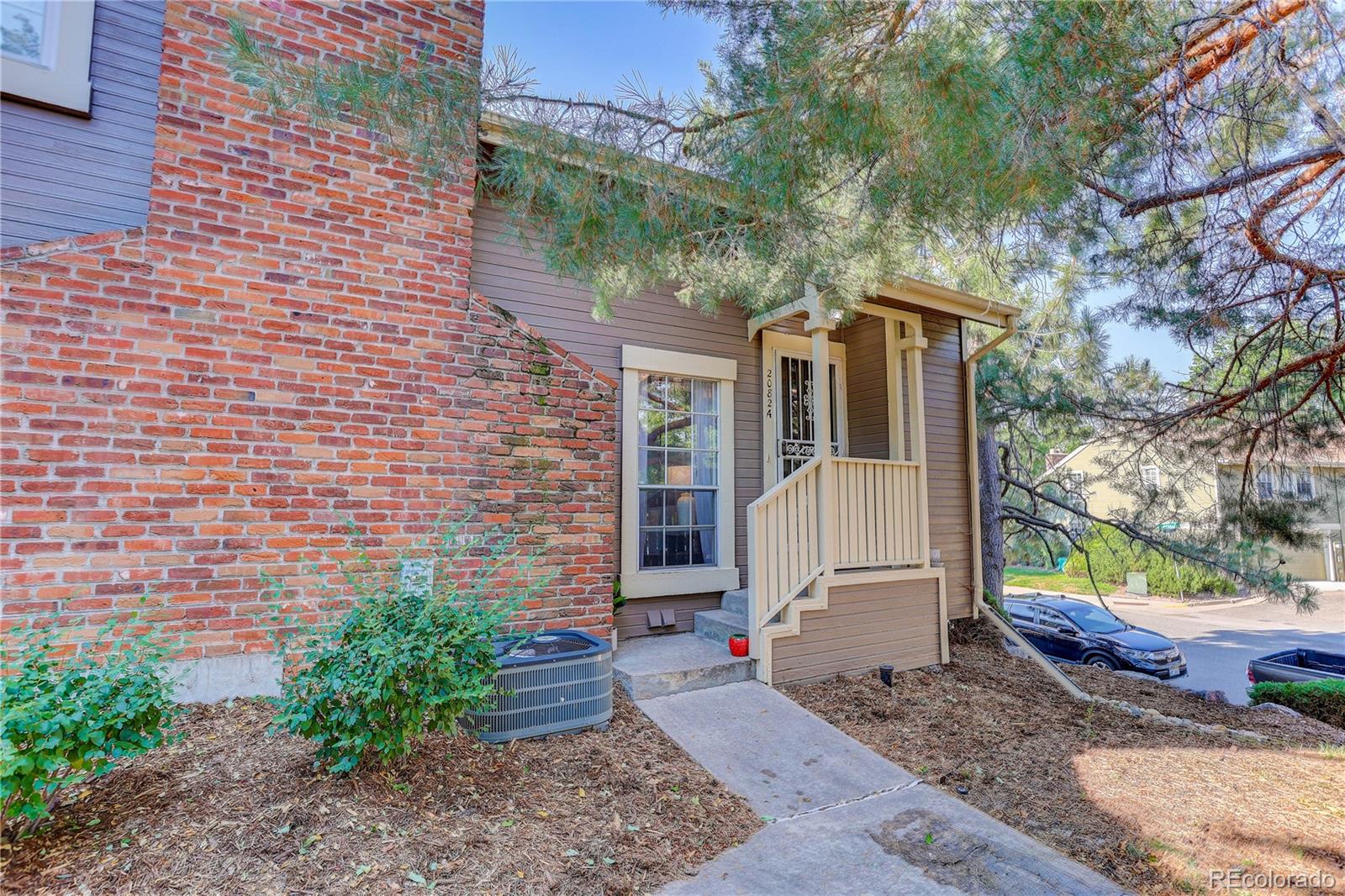 2082 S Helena Street Aurora CO 80013