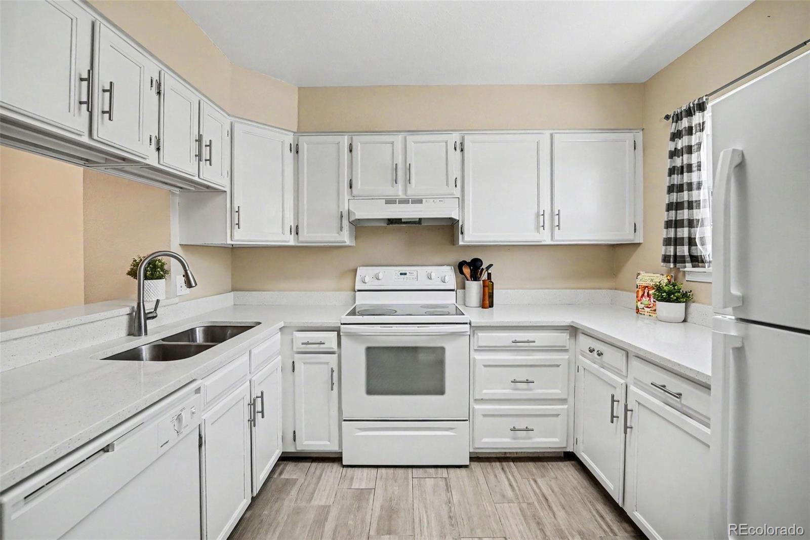 1811 S Quebec Way Denver CO 80231