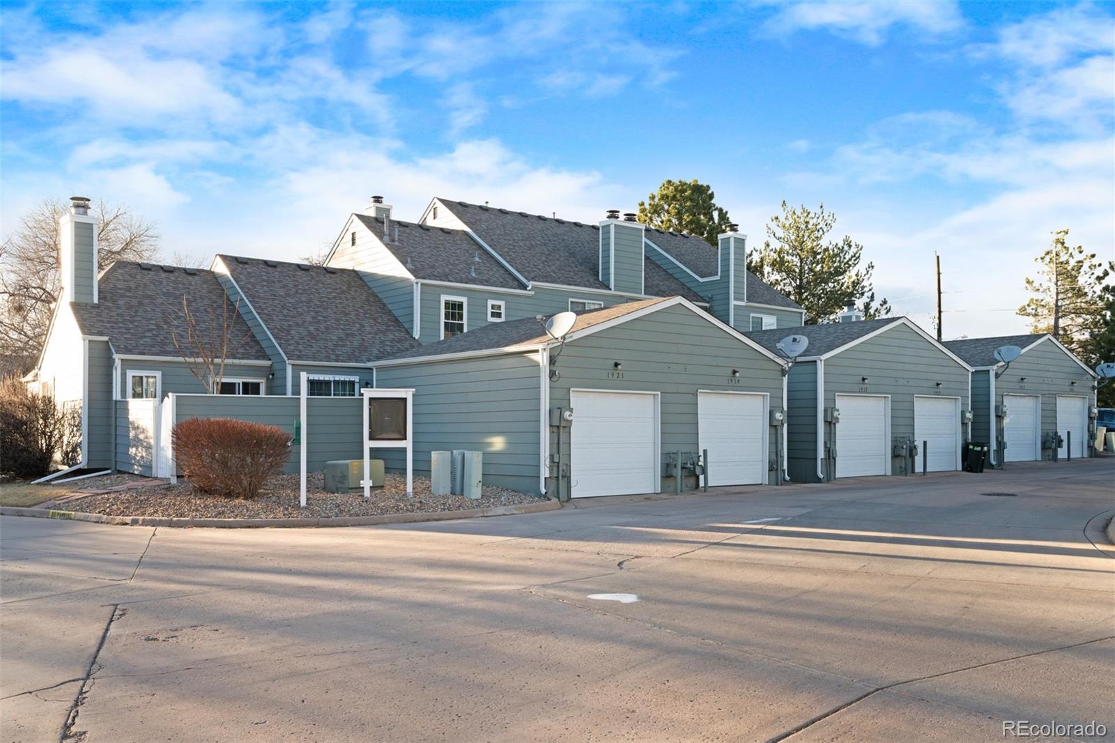 1919 S Balsam Street Lakewood CO 80227