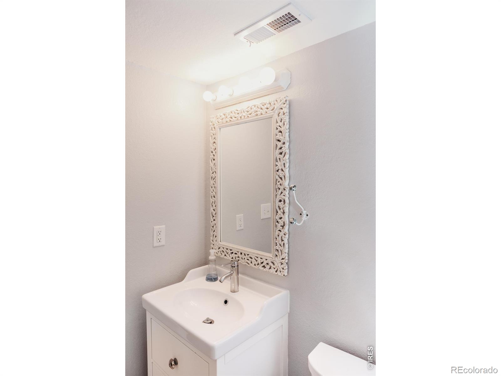 5481 White Place Boulder CO 80303