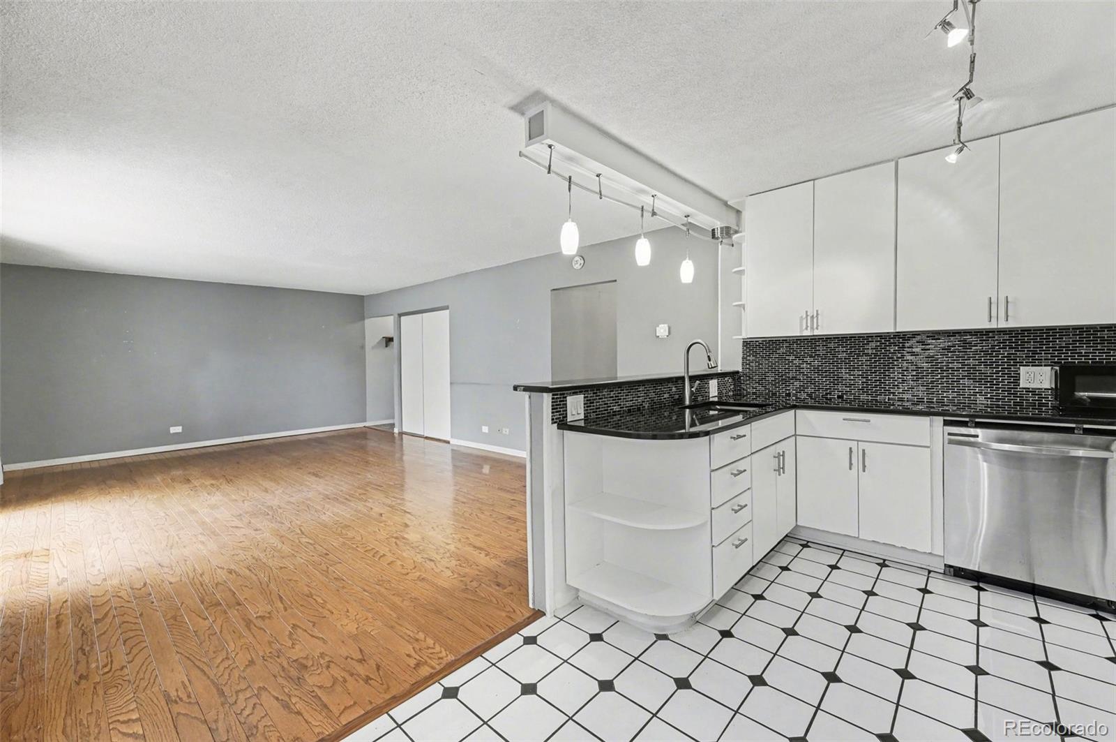 2150 S Vaughn Way Aurora CO 80014