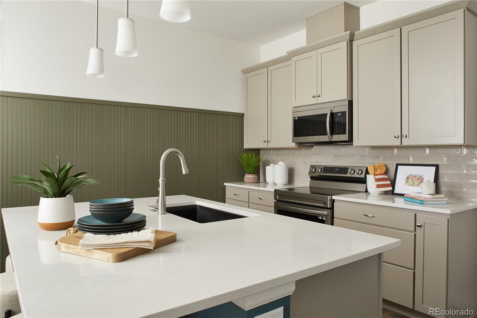 6153 N Ceylon Street Denver CO 80249