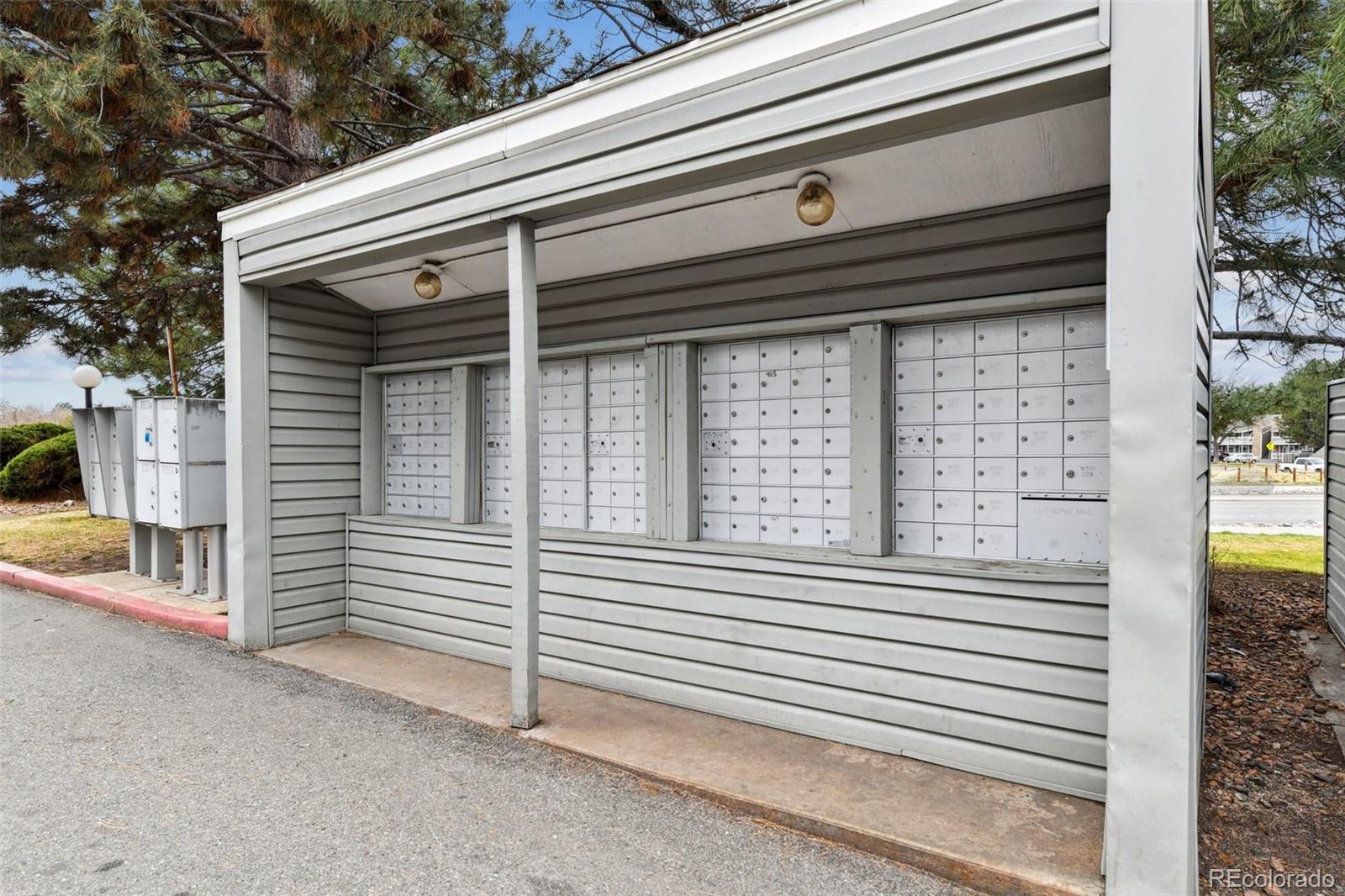 910 S Walden Street Aurora CO 80017