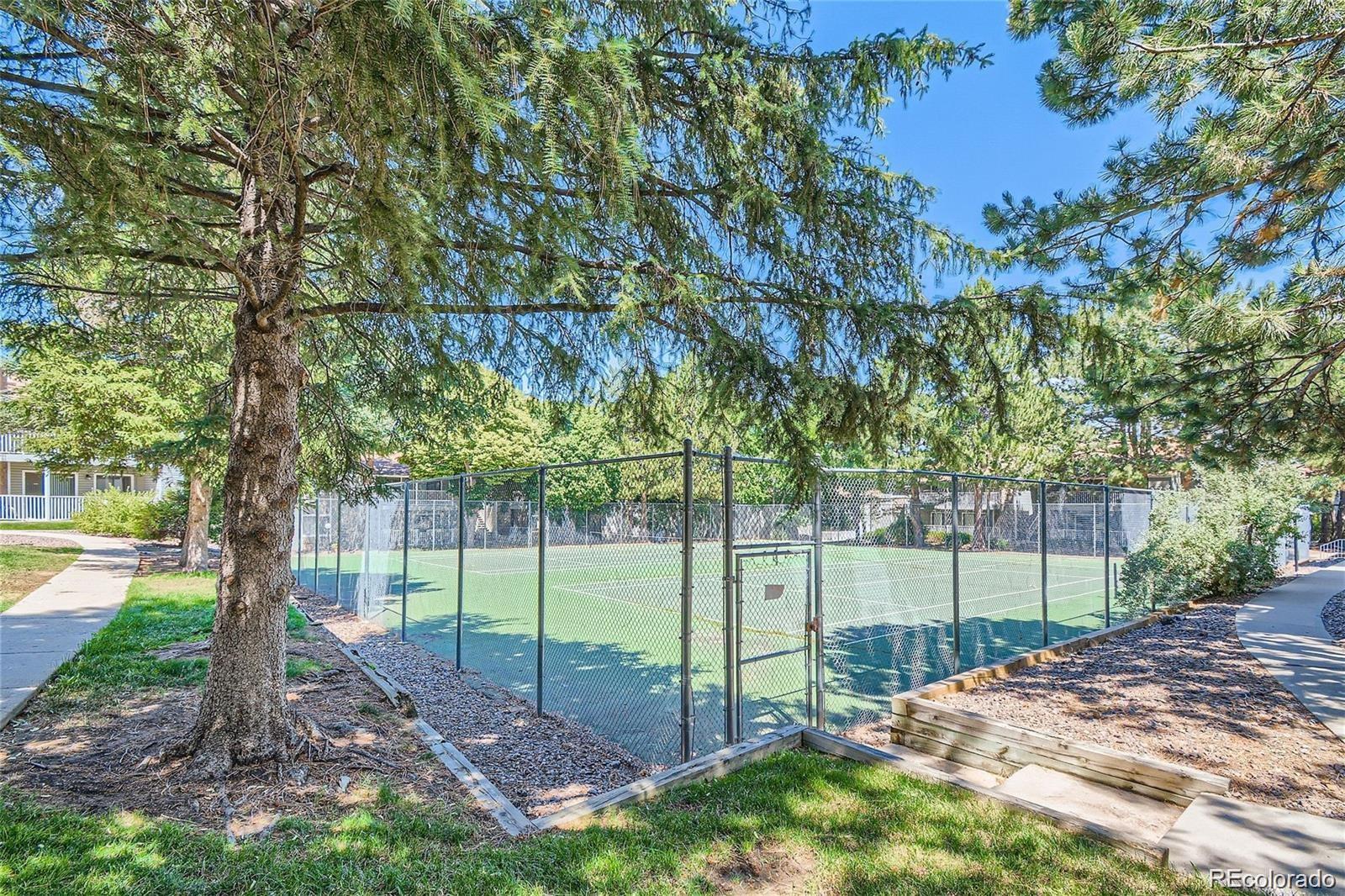 910 S Walden Street Aurora CO 80017