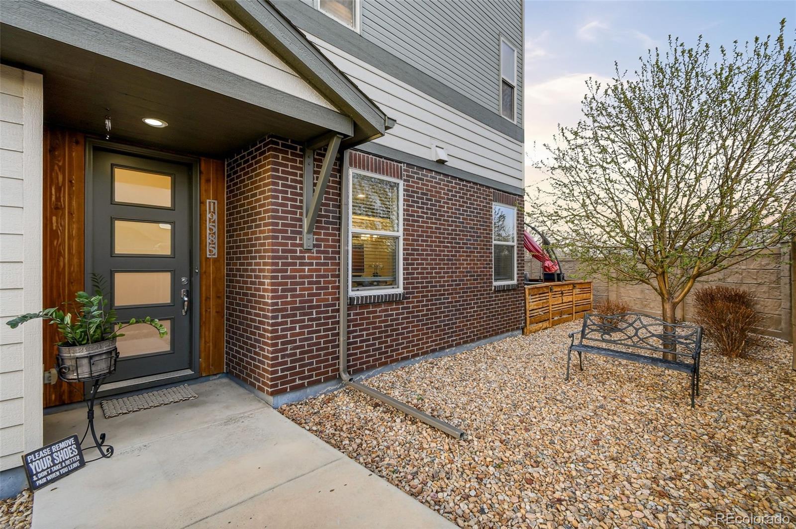 19585 E Sunset Circle Centennial CO 80015