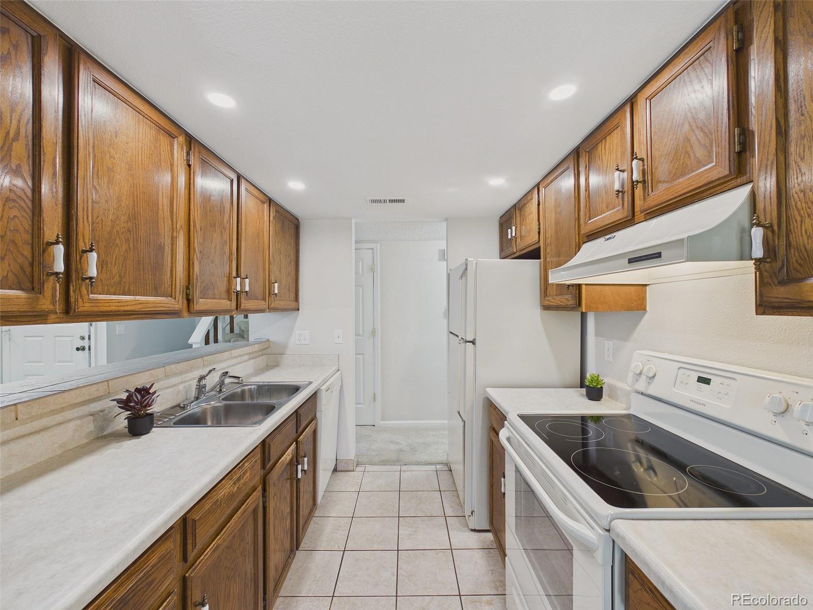 1140 S Monaco Parkway Denver CO 80224