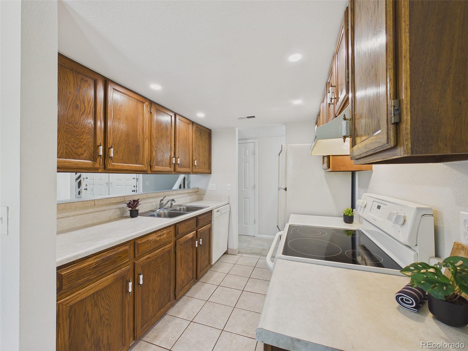 1140 S Monaco Parkway Denver CO 80224