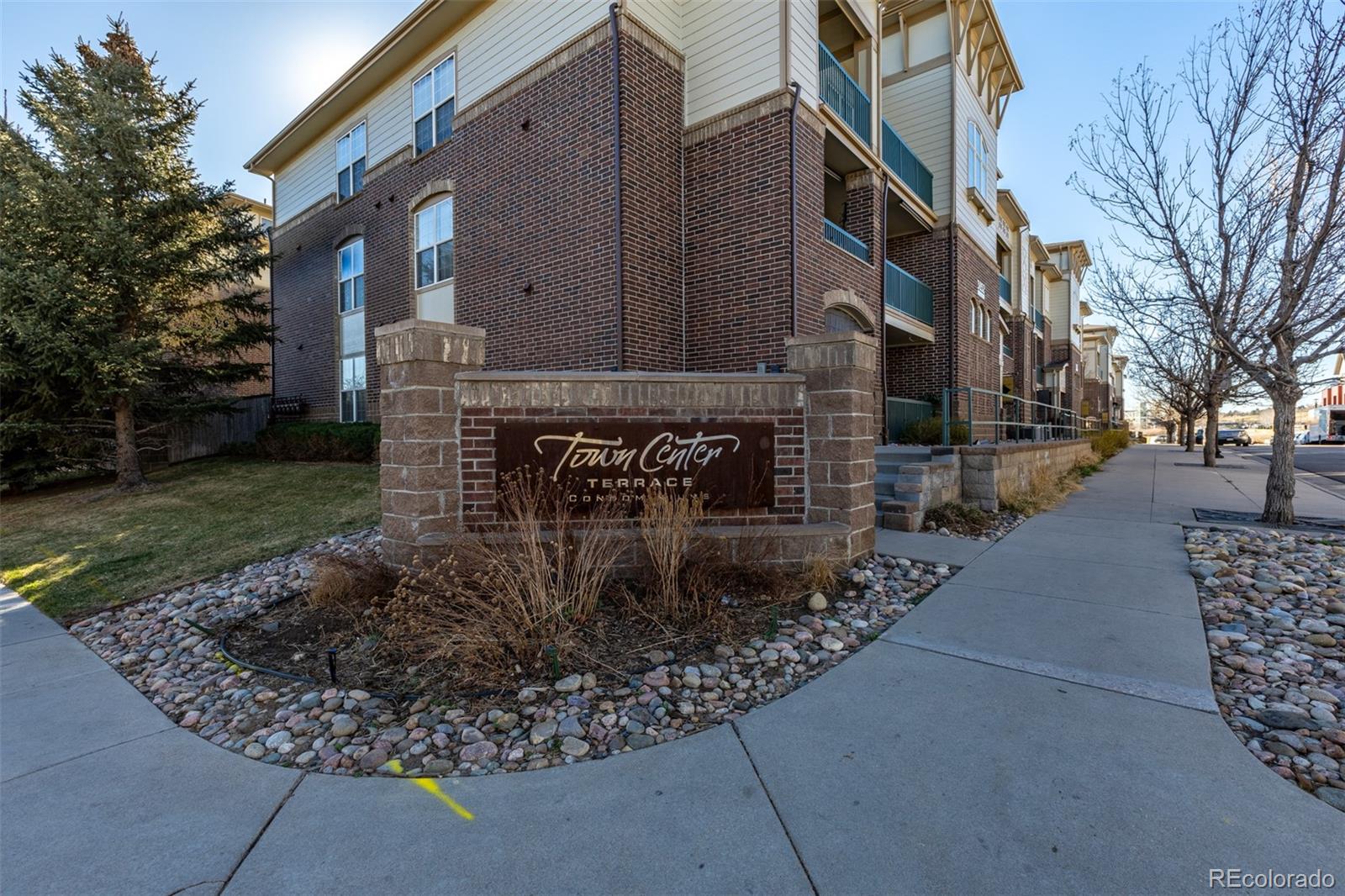 3852 S Dallas Street Aurora CO 80014