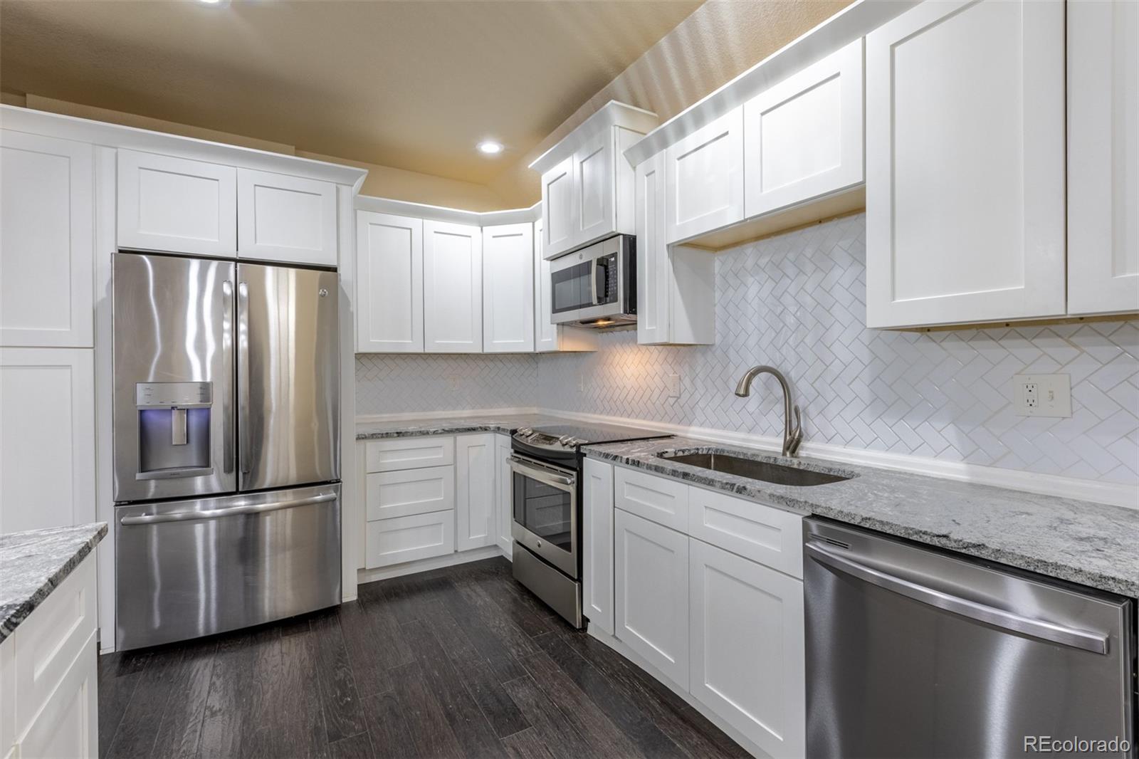 3852 S Dallas Street Aurora CO 80014
