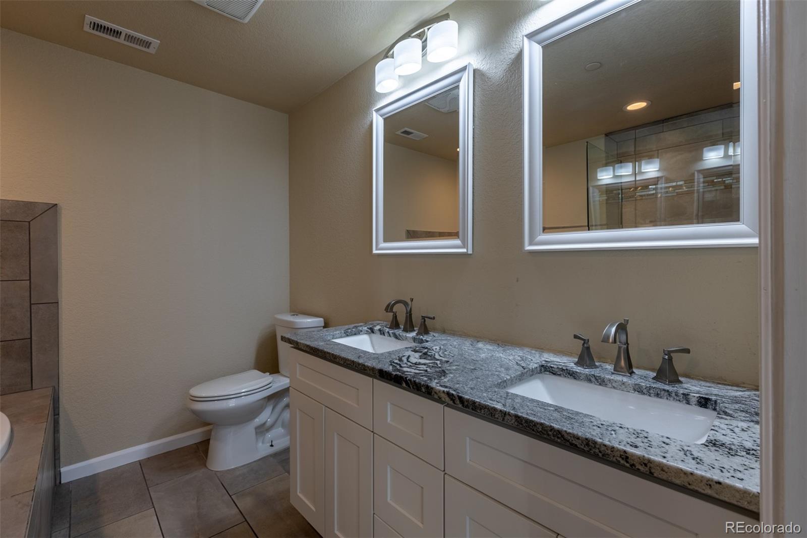 3852 S Dallas Street Aurora CO 80014