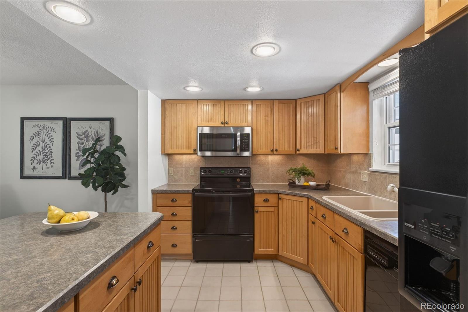2558 S Vaughn Way Aurora CO 80014