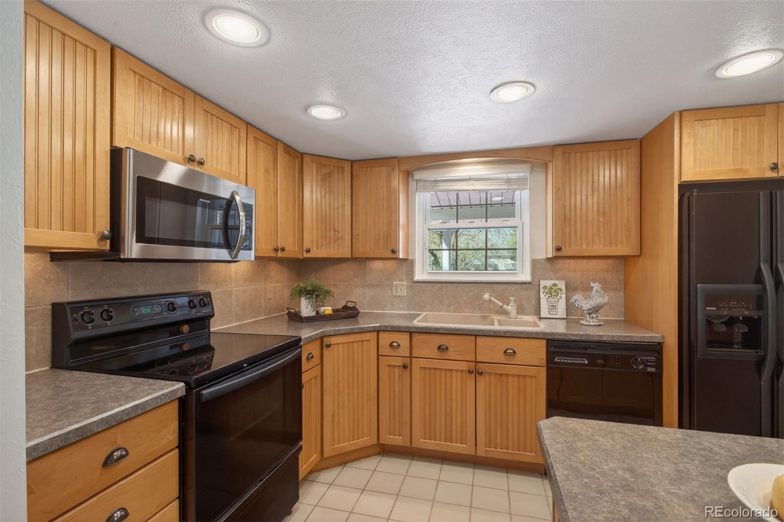 2558 S Vaughn Way Aurora CO 80014